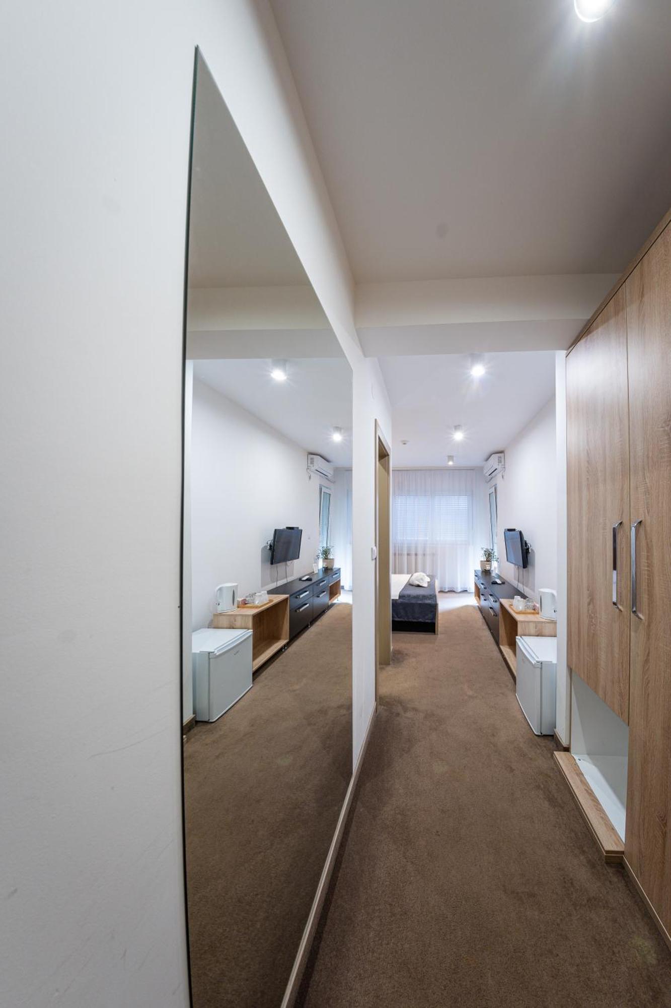 Nar Royalton Accommodation Ni Habitación foto
